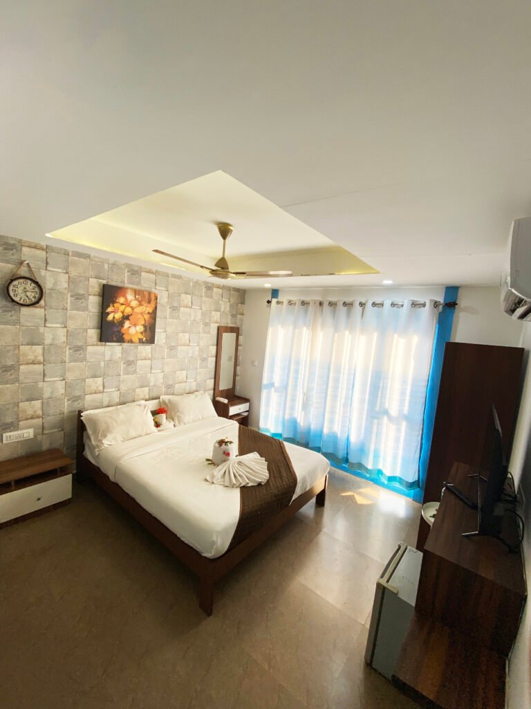 Best resorts near Morjim room