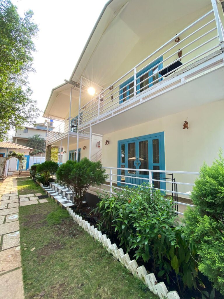 Resort in Morjim with garden